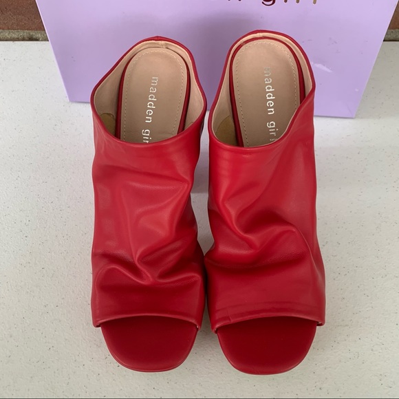 Madden Girl Lambie red chucky heel mule sandals - Picture 3 of 10